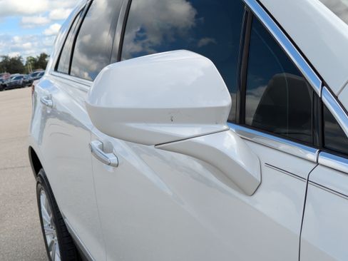 Used 2018 Cadillac XT5 AWD image 12