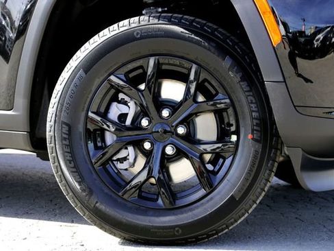 New 2025 Jeep Grand Cherokee L Altitude image 2