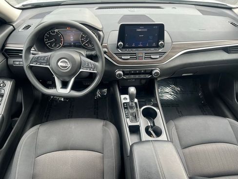 Used 2024 Nissan Altima 2.5 SV image 22