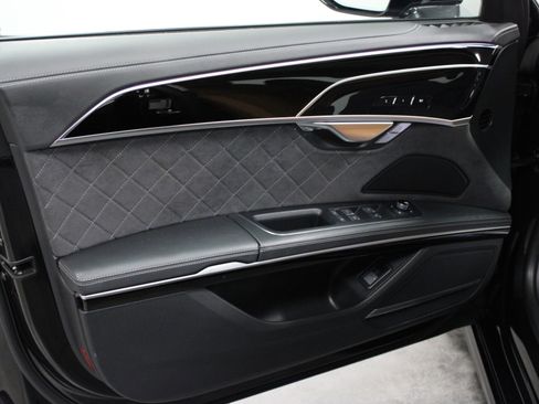 Used 2023 Audi S8 image 12