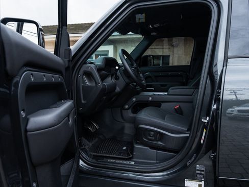 Used 2025 Land Rover Defender 110 X image 12