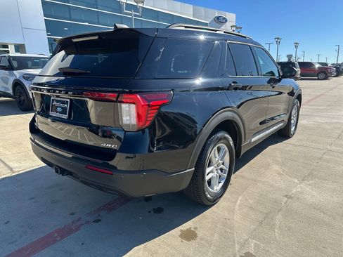 Used 2025 Ford Explorer Active AWD/4WD image 5