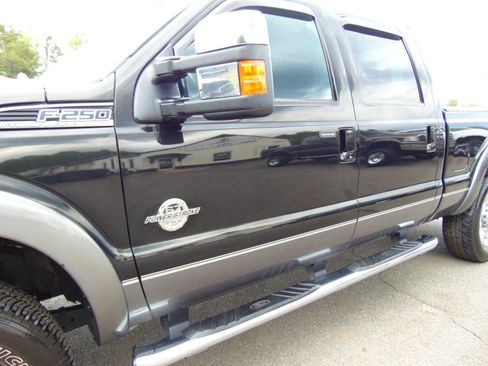 Used 2011 Ford F250 Lariat w/ Lariat Interior Pkg AWD/4WD image 29