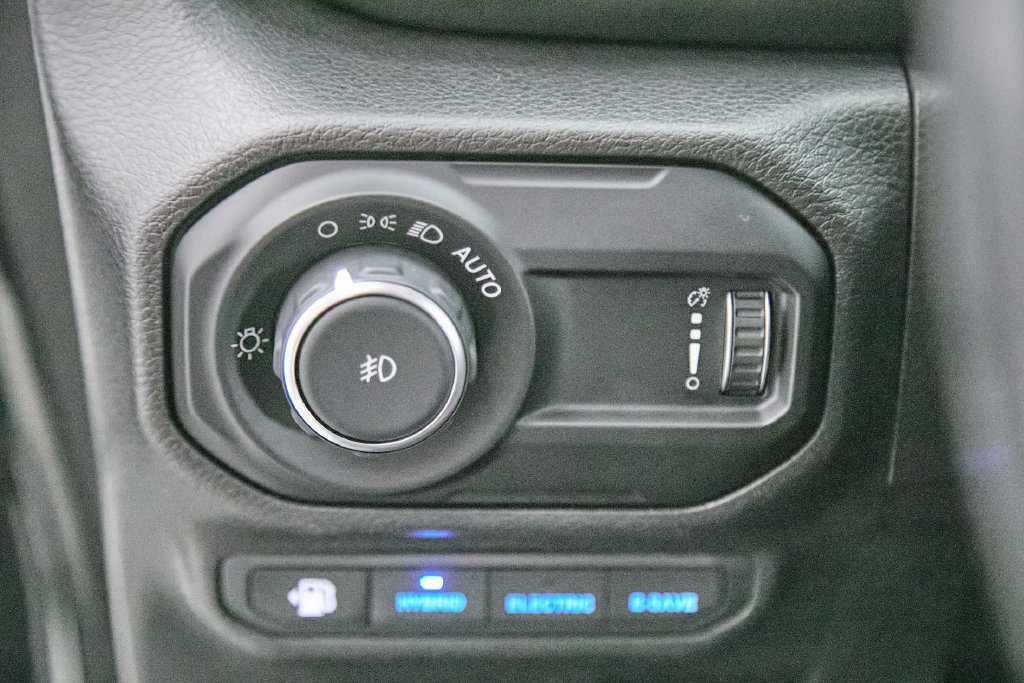 Used 2023 Jeep Wrangler Unlimited Sahara AWD/4WD image 19
