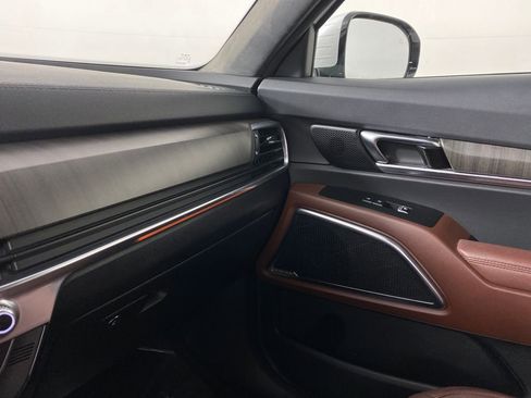 Used 2024 Kia Telluride SX Prestige w/ Towing Package image 28