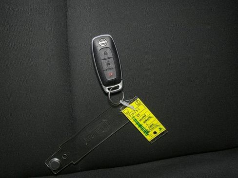 Used 2023 Nissan Rogue S image 35