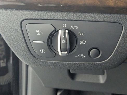 Used 2019 Audi Q5 2.0T Premium image 16