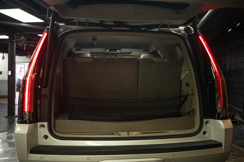 Used 2018 Cadillac Escalade Premium Luxury AWD/4WD image 7