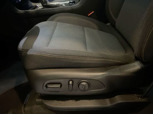 Used 2021 Chevrolet Traverse LS image 12