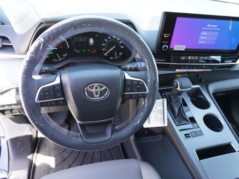 New 2026 Toyota Sienna XLE FWD image 22