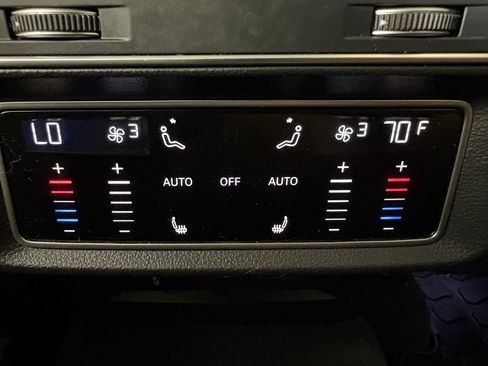 Used 2025 Audi Q8 Prestige image 37