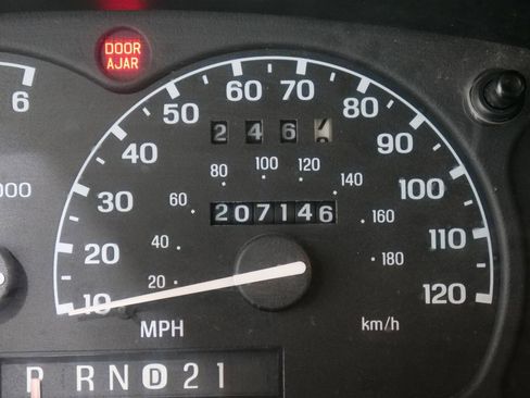 Used 1999 Ford Explorer XLT image 4