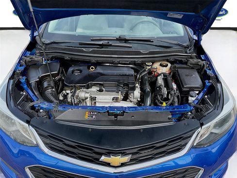 Used 2018 Chevrolet Cruze LT w/ Convenience Package FWD image 28