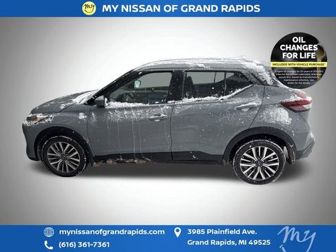Used 2024 Nissan Kicks SV image 4