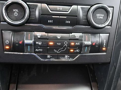 Used 2019 Ford Explorer XLT w/ Equipment Group 202A FWD image 22