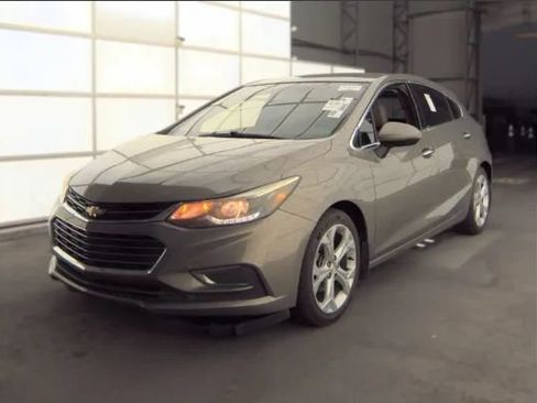 Used 2017 Chevrolet Cruze Premier FWD image 1