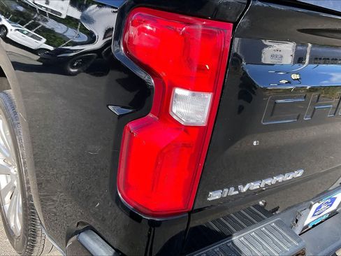 Used 2020 Chevrolet Silverado 1500 High Country w/ Technology Package AWD/4WD image 32