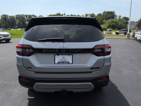 Used 2025 Honda Pilot TrailSport image 4