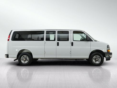 Used 2025 Chevrolet Express 3500 LT w/ LT Preferred Equipment Group RWD image 6