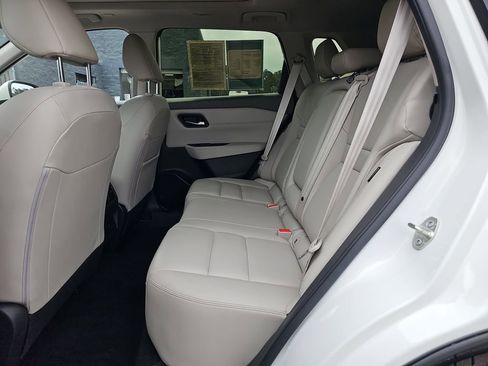 Used 2023 Nissan Rogue SL image 18