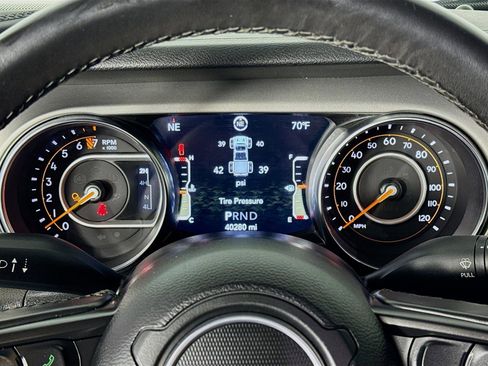 Used 2021 Jeep Gladiator Willys image 14