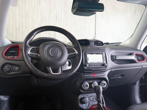 Used 2017 Jeep Renegade Trailhawk w/ Premium Trailhawk Package AWD/4WD image 11