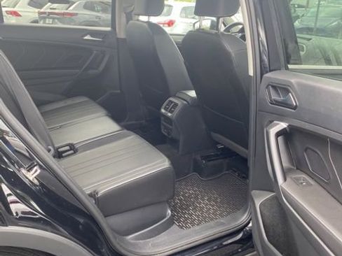 Used 2024 Volkswagen Tiguan SE w/ Panoramic Sunroof Package AWD/4WD image 11