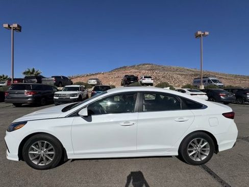 Used 2018 Hyundai Sonata SE image 2