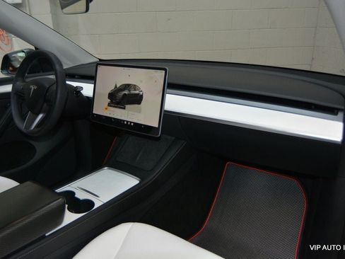 Used 2022 Tesla Model Y Performance AWD/4WD image 16