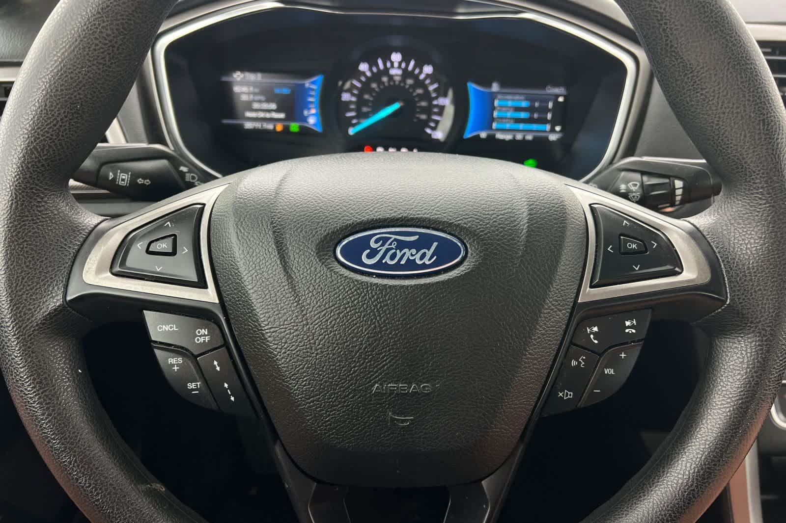 Used 2020 Ford Fusion SE FWD image 24