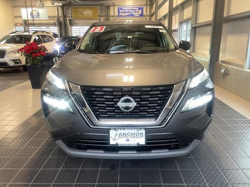 Used 2023 Nissan Rogue S image 2