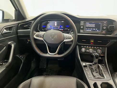 Certified 2023 Volkswagen Jetta SE w/ Panoramic Sunroof Package image 19