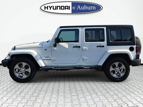 Used 2016 Jeep Wrangler Unlimited Sahara w/ Max Tow Package AWD/4WD image 11