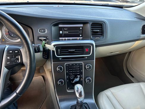 Used 2013 Volvo S60 T5 image 14