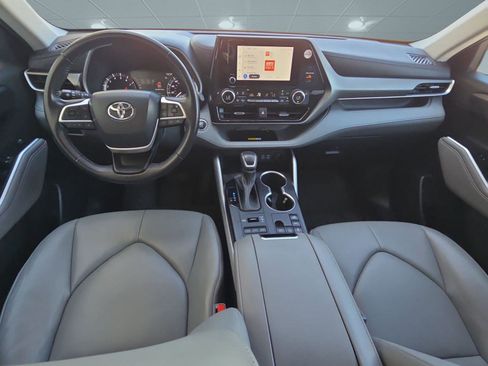 Used 2023 Toyota Highlander XLE image 10