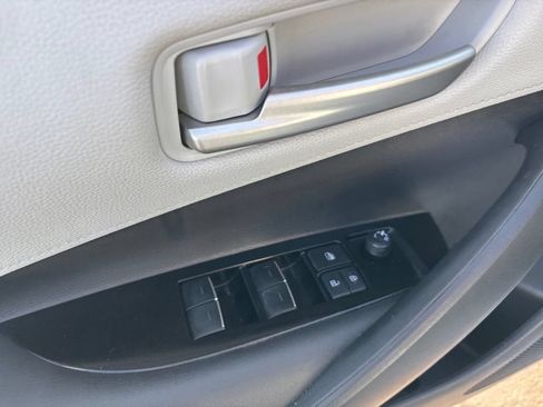 Used 2022 Toyota Corolla SE FWD image 11