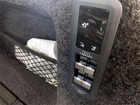 Used 2025 Land Rover Range Rover Long Wheelbase SE image 14