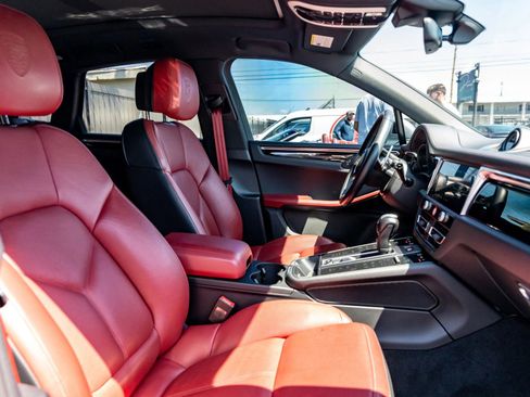 Used 2023 Porsche Macan S AWD/4WD image 38