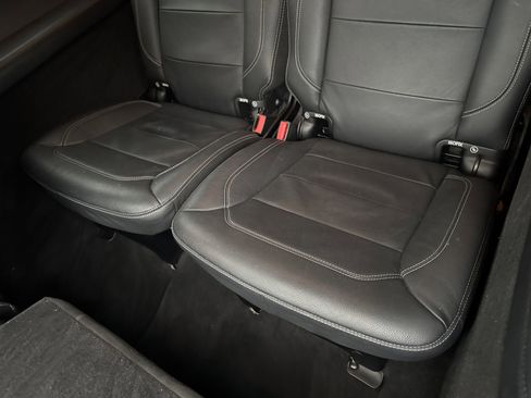 Used 2015 Mercedes-Benz GL 550 4MATIC image 28