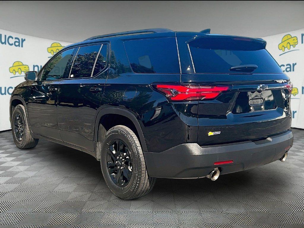 Used 2023 Chevrolet Traverse LT w/ Midnight/Sport Edition AWD/4WD image 4