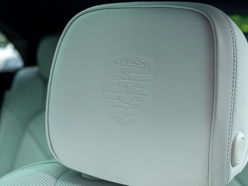 Certified 2023 Porsche Macan Turbo AWD/4WD image 46