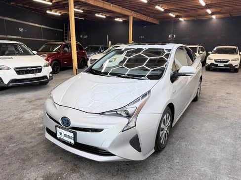 Used 2017 Toyota Prius Four w/ Premium Convenience Package FWD image 5