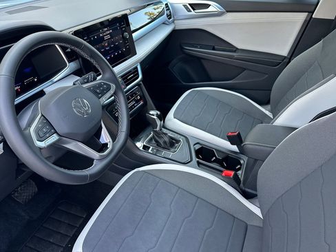 New 2026 Volkswagen Taos SE image 8