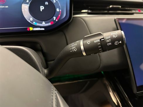 Used 2023 Land Rover Range Rover Sport SE image 17