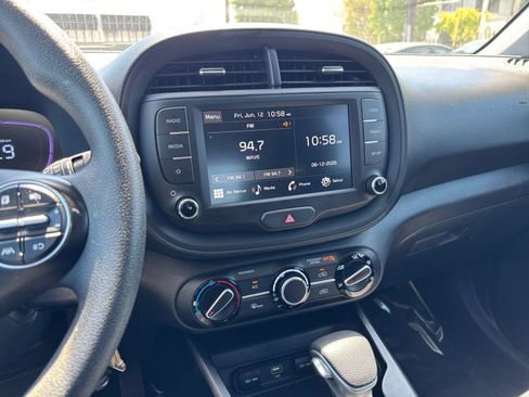 Used 2025 Kia Soul LX w/ LX Technology Package FWD image 20