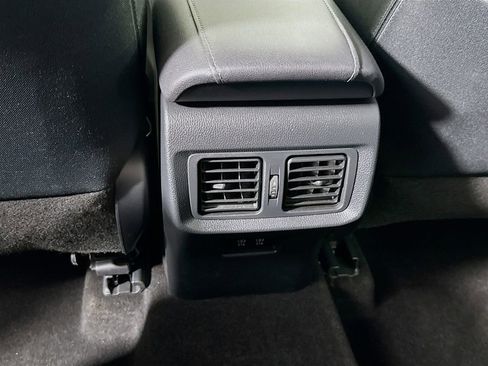 Used 2022 Toyota Venza LE image 28