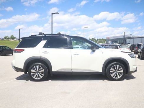 Used 2023 Nissan Pathfinder SL w/ Lighting Package (N92) AWD/4WD image 4