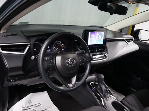 Used 2025 Toyota Corolla LE image 11