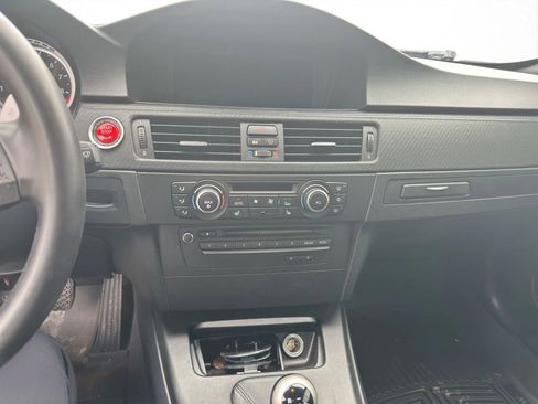 Used 2011 BMW M3 Convertible image 18