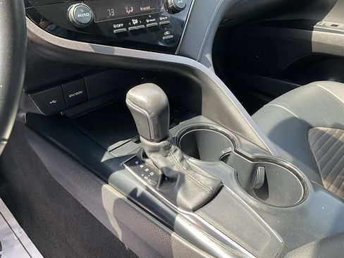 Used 2020 Toyota Camry SE FWD image 30